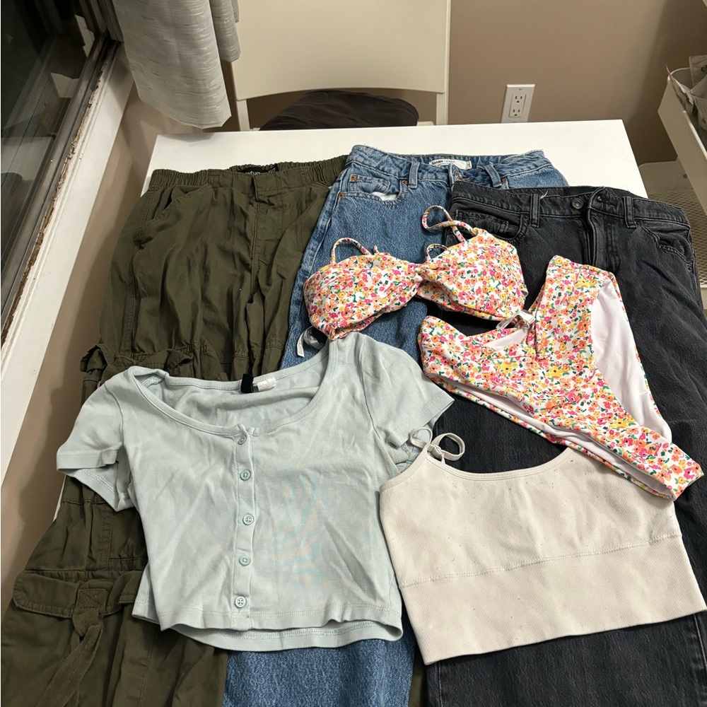 teenager clothing bundle(fits small)
